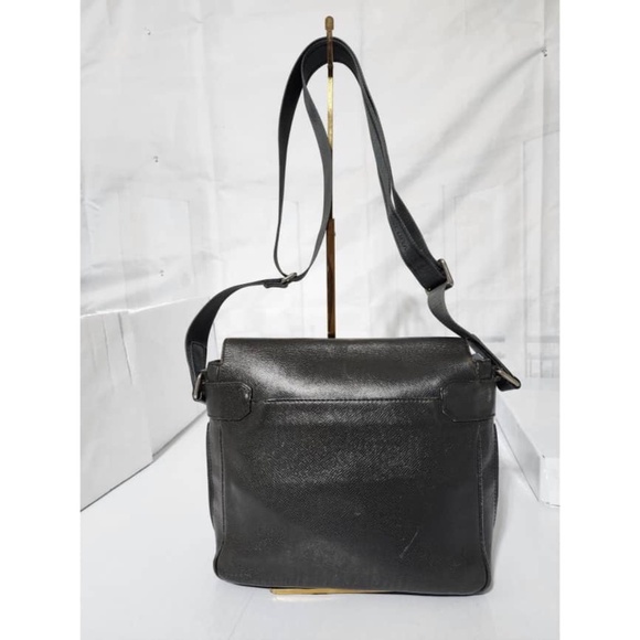 Authentic Louis Vuitton Taiga Andrei Messenger/Crossbody Bag Dark Grey - Picture 3 of 16